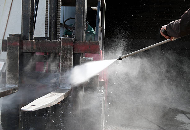 Best Driveway Pressure Washing  in Dundee, FL